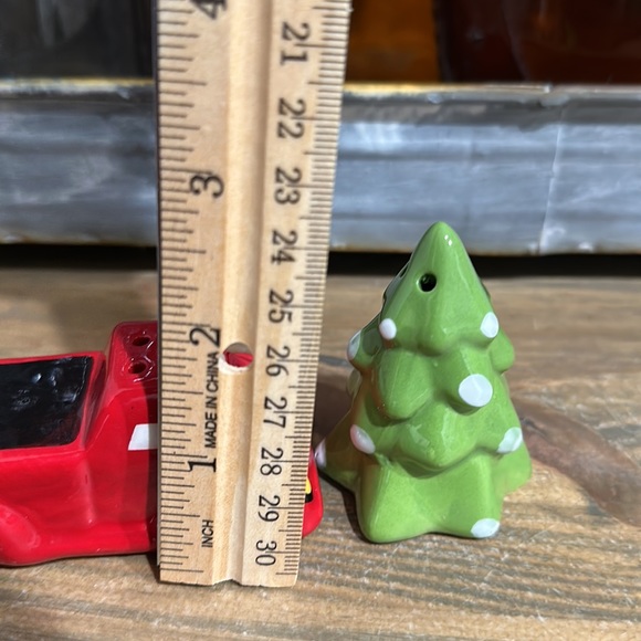 Christmas Red Truck & Tree Salt and Pepper Shakers - Picture 7 of 12